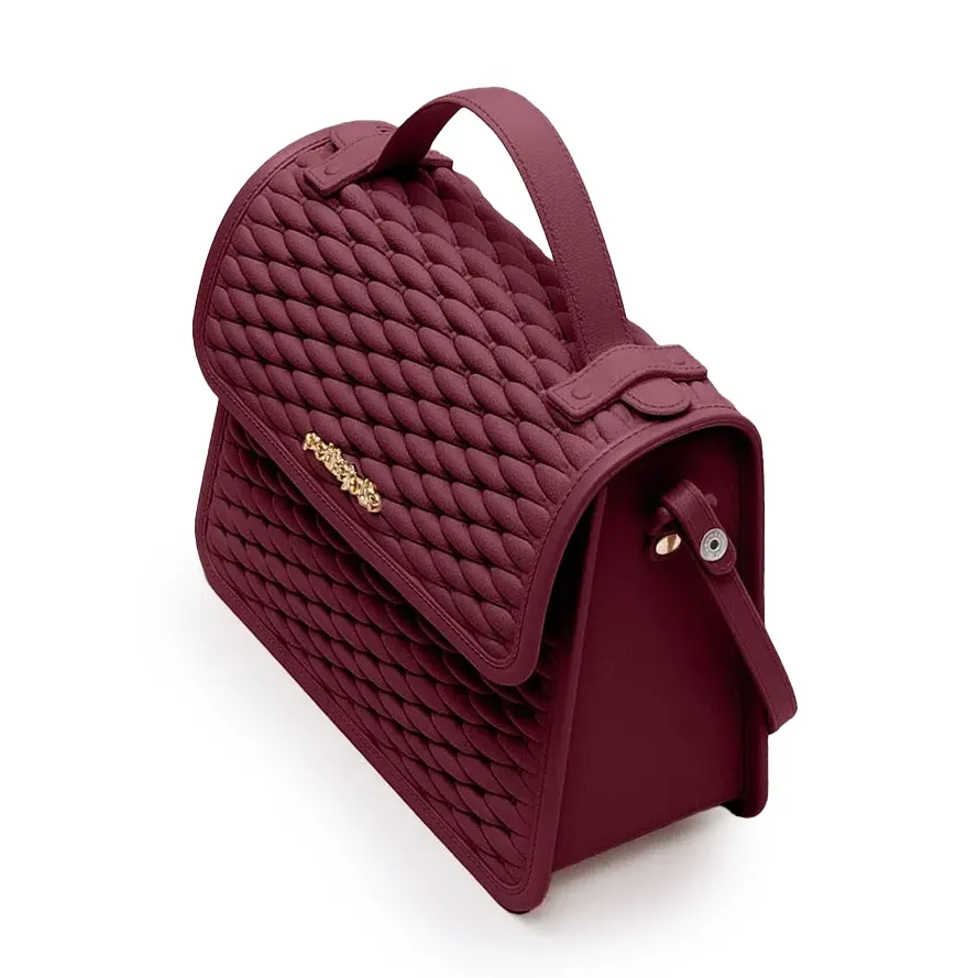 Bolsa Petite Jolie Vic II vinho vista de cima mostrando textura e alça